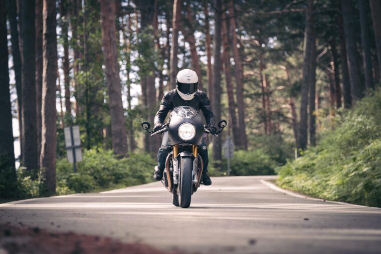 Triumph Thruxton RS 2020 Accion1