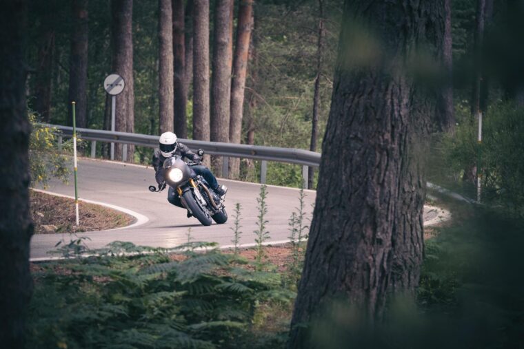 Triumph Thruxton RS 2020 Accion - 3