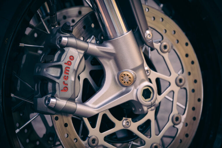 Triumph-Thruxton-RS-2020-detalles-11