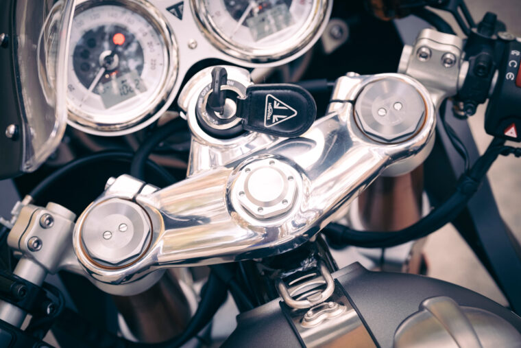 Triumph-Thruxton-RS-2020-detalles-30