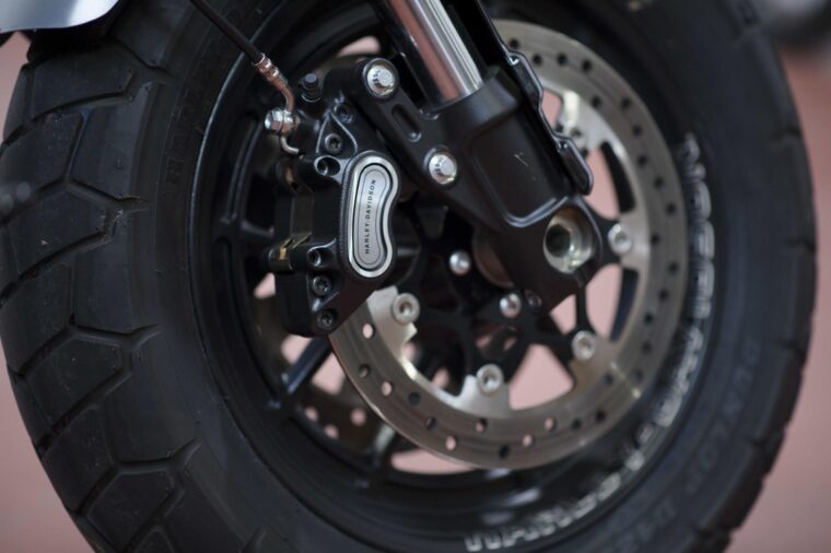 Harley-Davidson-Softail-Fat-Bob-114-detalles-18