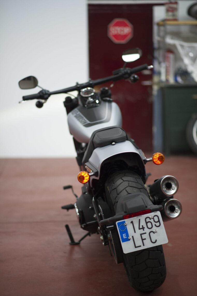 Harley-Davidson-Softail-Fat-Bob-114-detalles-26