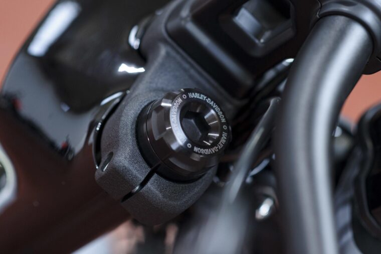 Harley-Davidson-Softail-Fat-Bob-114-detalles-28