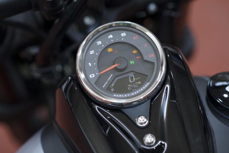 Harley-Davidson-Softail-Fat-Bob-114-detalles-29