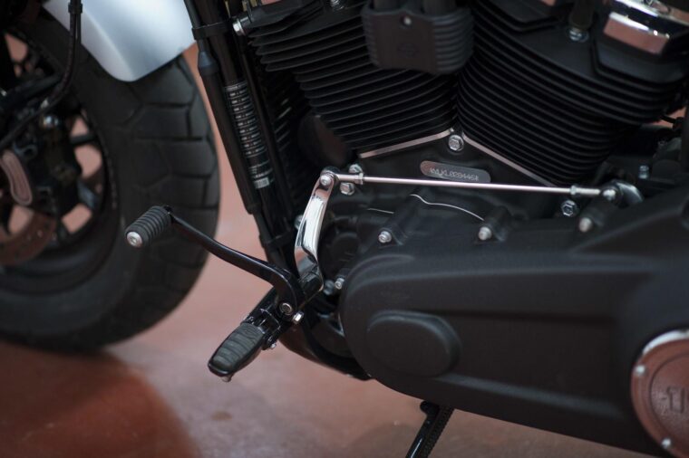 Harley-Davidson-Softail-Fat-Bob-114-detalles-36