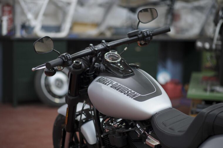 Harley-Davidson-Softail-Fat-Bob-114-detalles-6