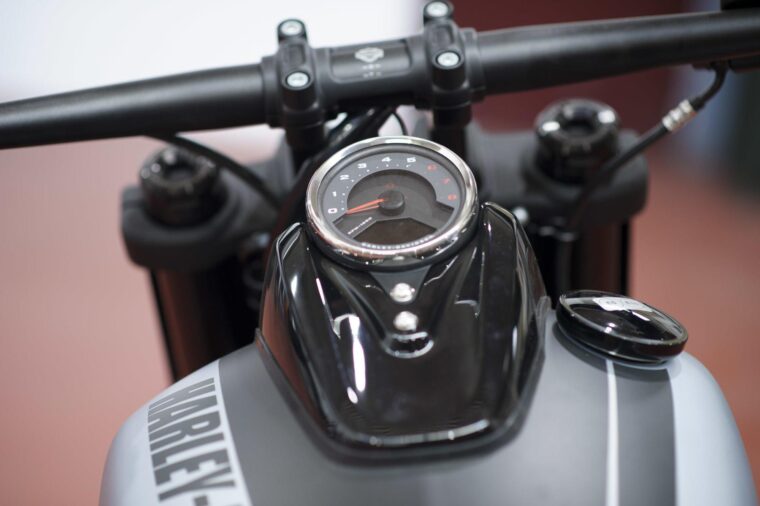 Harley-Davidson-Softail-Fat-Bob-114-detalles-9