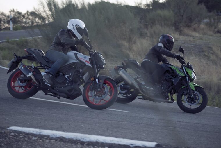 Yamaha-MT-03-2020-vs-Kawasaki-Z400-2020-prueba-11