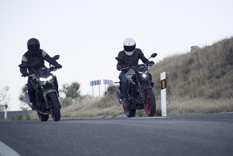 Yamaha MT 03 2020 vs Kawasaki Z400 2020 prueba 13