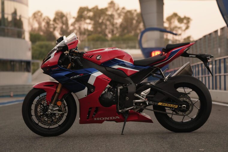 Dunlop-GP-Racer-D212-slick-prueba-13