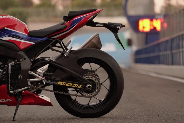 Dunlop-GP-Racer-D212-slick-prueba-14