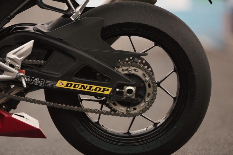 Dunlop-GP-Racer-D212-slick-prueba-15