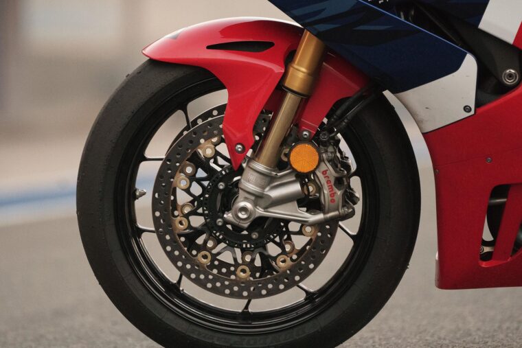 Dunlop-GP-Racer-D212-slick-prueba-17