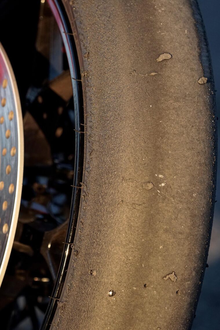 Dunlop-GP-Racer-D212-slick-prueba-5