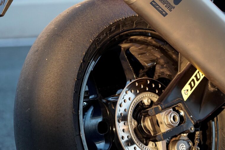 Dunlop-GP-Racer-D212-slick-prueba-7