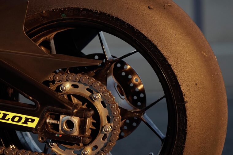 Dunlop-GP-Racer-D212-slick-prueba-8