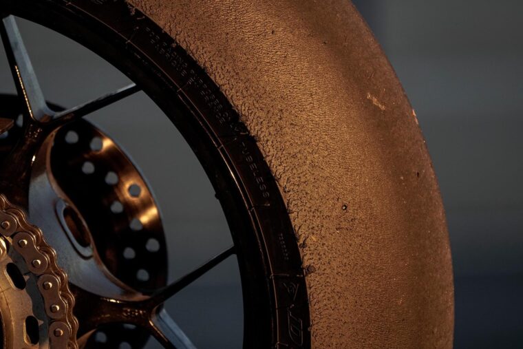 Dunlop-GP-Racer-D212-slick-prueba-9