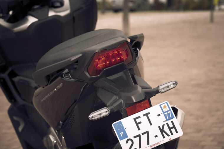 Honda-Forza-750-2021-detalles-11