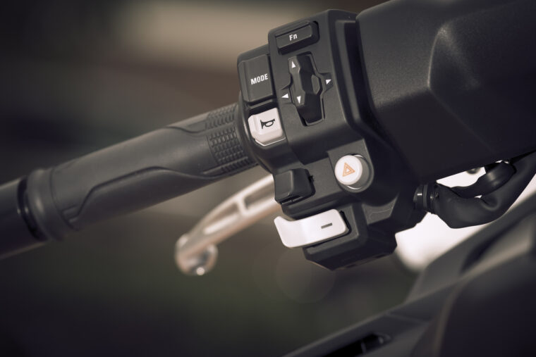 Honda-Forza-750-2021-detalles-13