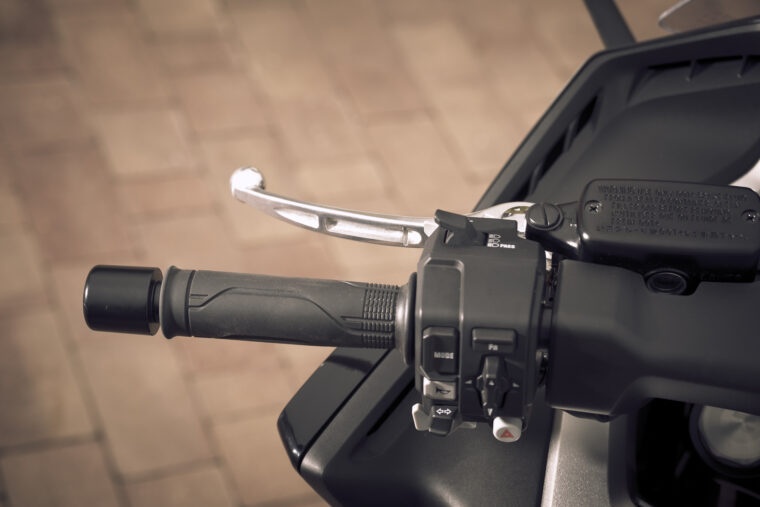 Honda-Forza-750-2021-detalles-16