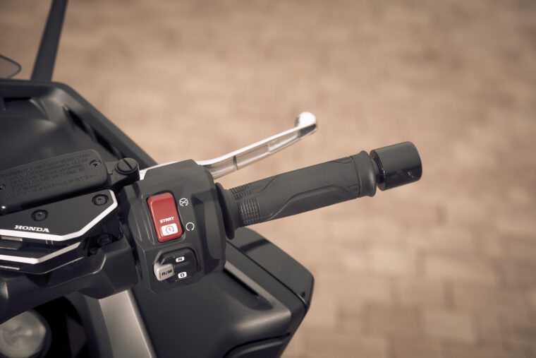 Honda-Forza-750-2021-detalles-24