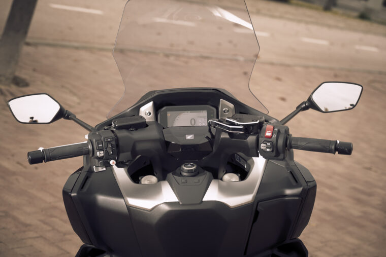 Honda-Forza-750-2021-detalles-25