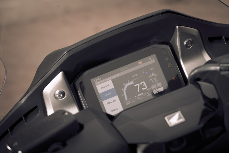 Honda-Forza-750-2021-detalles-38