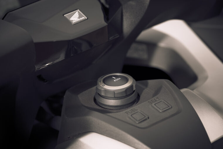 Honda-Forza-750-2021-detalles-6