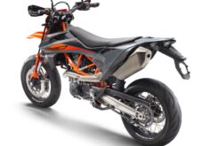 KTM 690 SMC R 2021 8 KTM 690 SMC R 2021 estudio 3