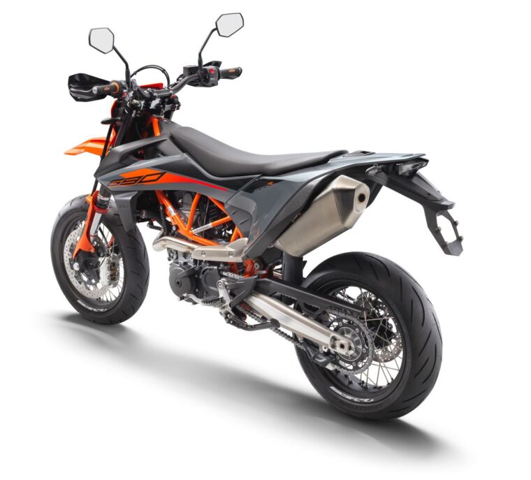 KTM-690-SMC-R-2021-estudio-3