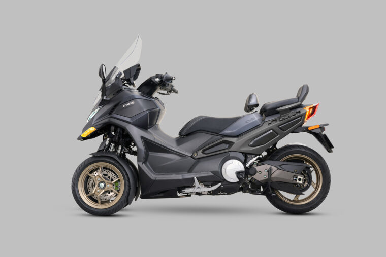 KYMCO-CV3-575-2026-estudio-negro4