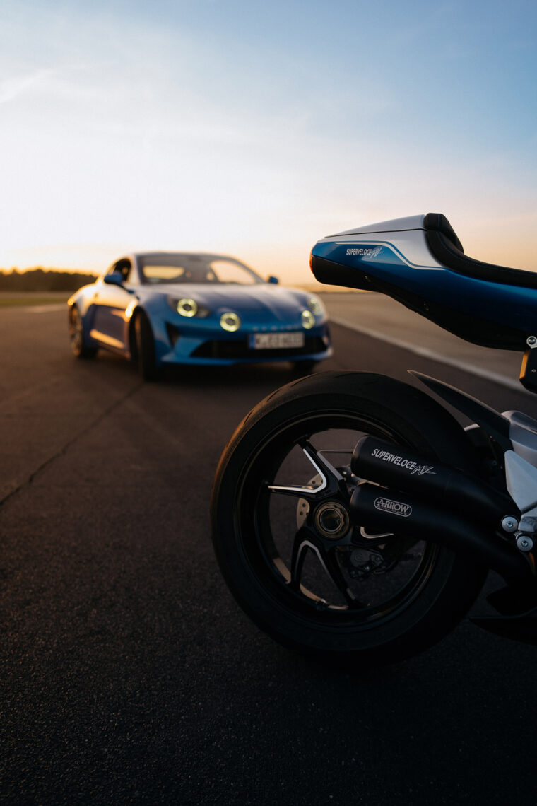 MV-Agusta-Superveloce-Alpine-2021-42