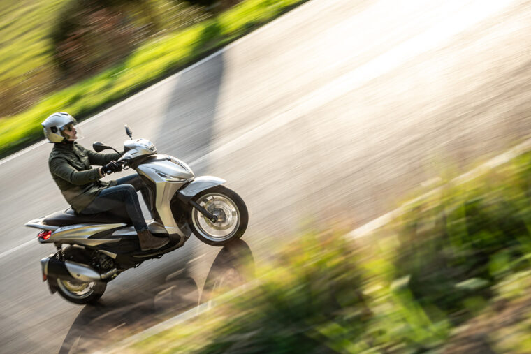 Piaggio-Beverly-300-2021-dinamicas (14)