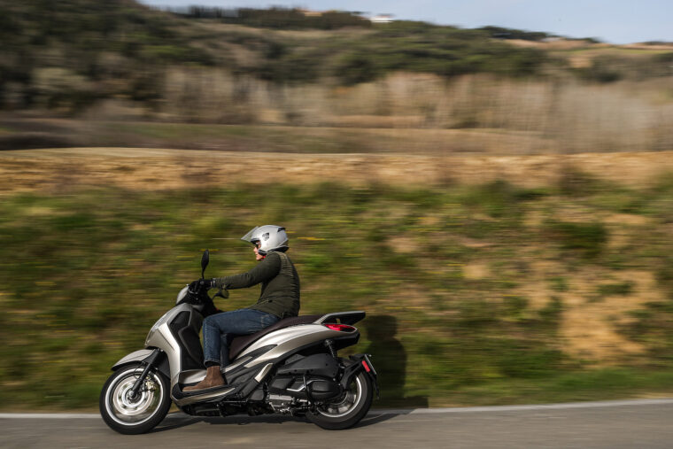 Piaggio-Beverly-300-2021-dinamicas (15)