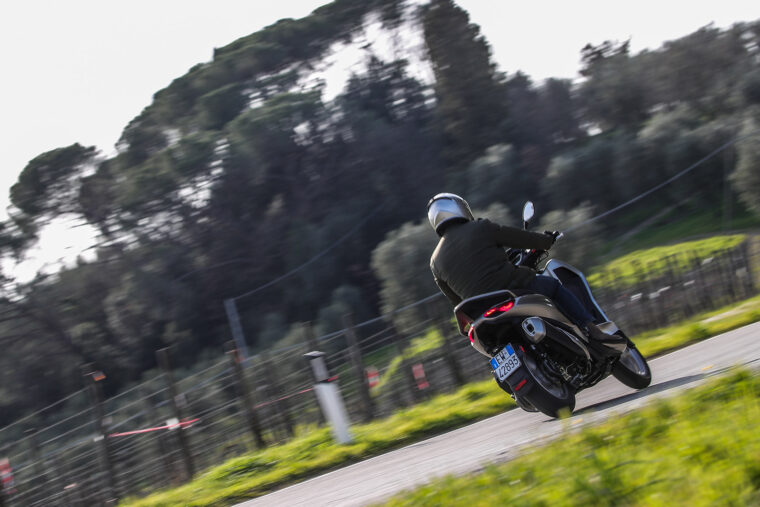 Piaggio-Beverly-300-2021-dinamicas (19)