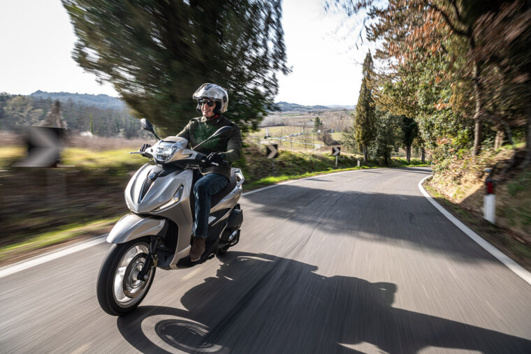 Piaggio-Beverly-300-2021-dinamicas (2)
