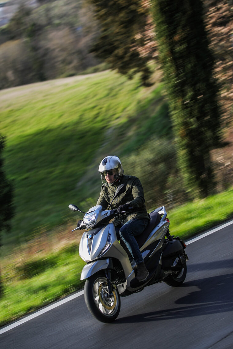 Piaggio-Beverly-300-2021-dinamicas (21)