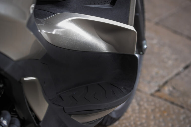 Piaggio-Beverly-300-2021-estaticas (11)