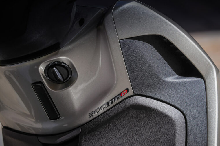 Piaggio-Beverly-300-2021-estaticas (12)