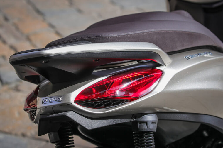 Piaggio-Beverly-300-2021-estaticas (13)