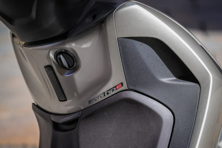 Piaggio-Beverly-300-2021-estaticas (16)