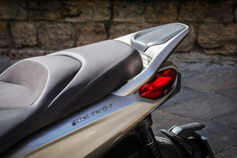 Piaggio-Beverly-300-2021-estaticas (20)