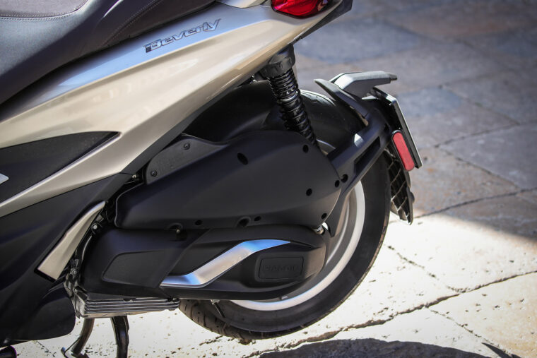Piaggio-Beverly-300-2021-estaticas (21)