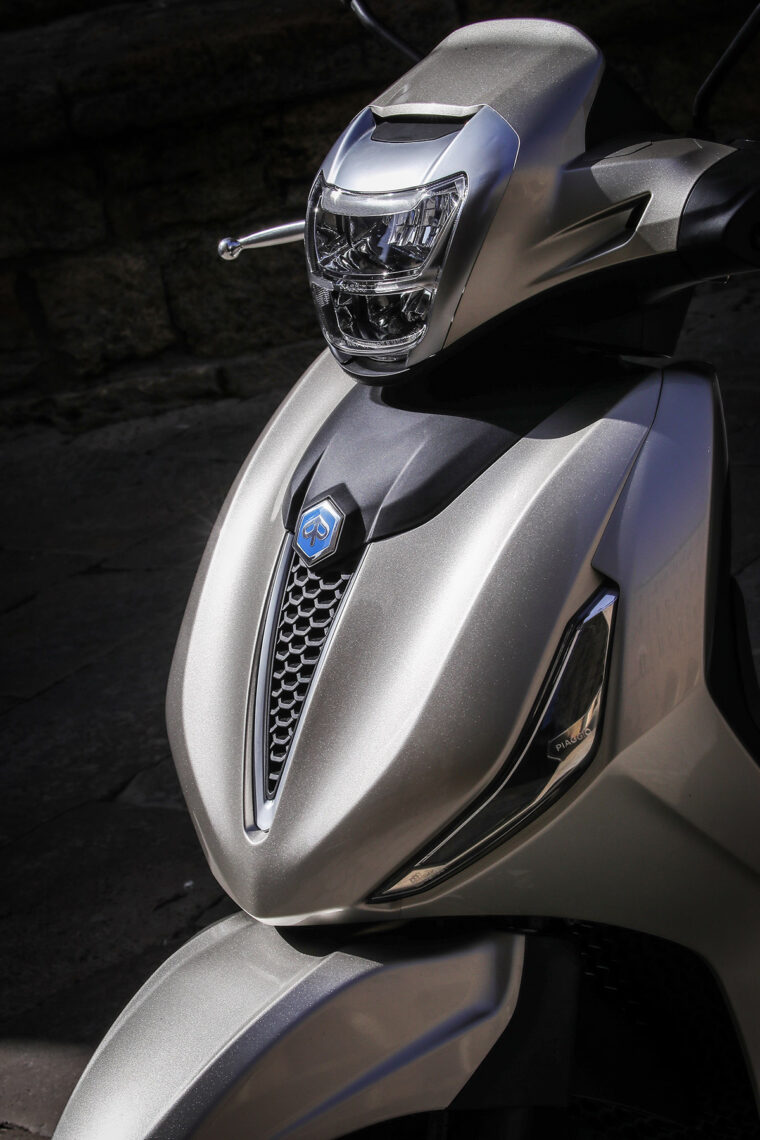 Piaggio-Beverly-300-2021-estaticas (22)