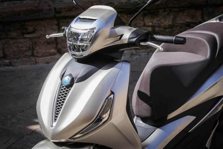 Piaggio-Beverly-300-2021-estaticas (23)