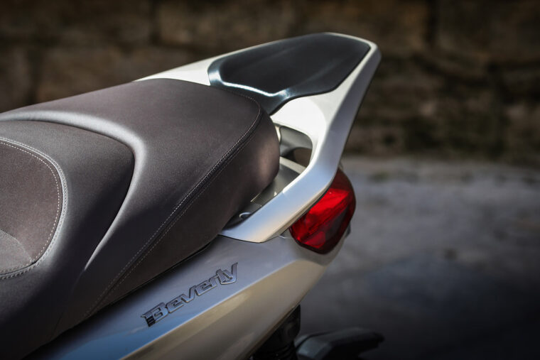 Piaggio-Beverly-300-2021-estaticas (24)