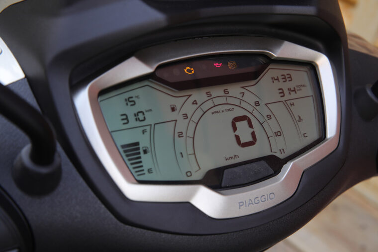 Piaggio-Beverly-300-2021-estaticas (55)