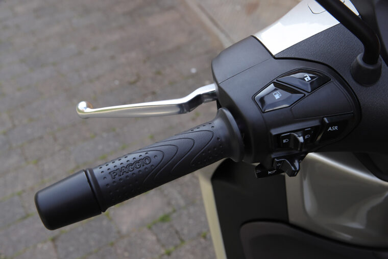 Piaggio-Beverly-300-2021-estaticas (56)