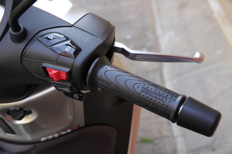 Piaggio-Beverly-300-2021-estaticas (57)