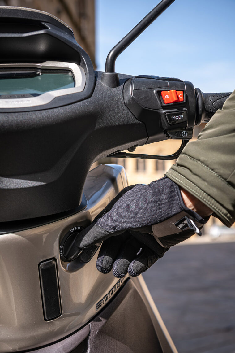 Piaggio-Beverly-300-2021-estaticas (58)